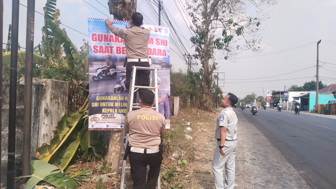 Jasa Raharja Pasang Banner Pesan Keselamatan di 10 Titik Jalan Lintas Sumatera Lampung Utara