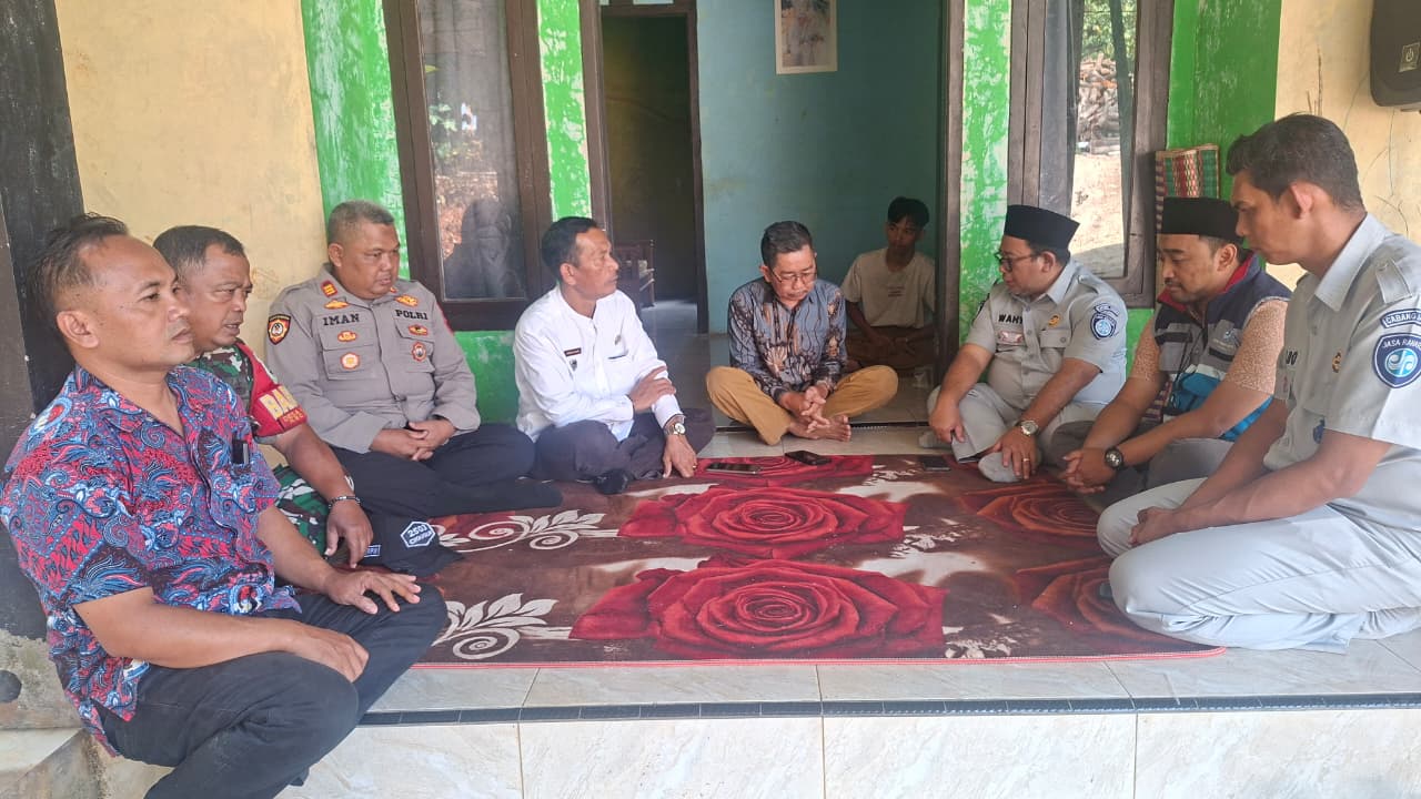 PT Jasa Raharja dan PT Jasa Raharja Putera Serahkan Santunan kepada Korban Kecelakaan Kapal KM Virgo Transport 8 di Perairan Masalembo