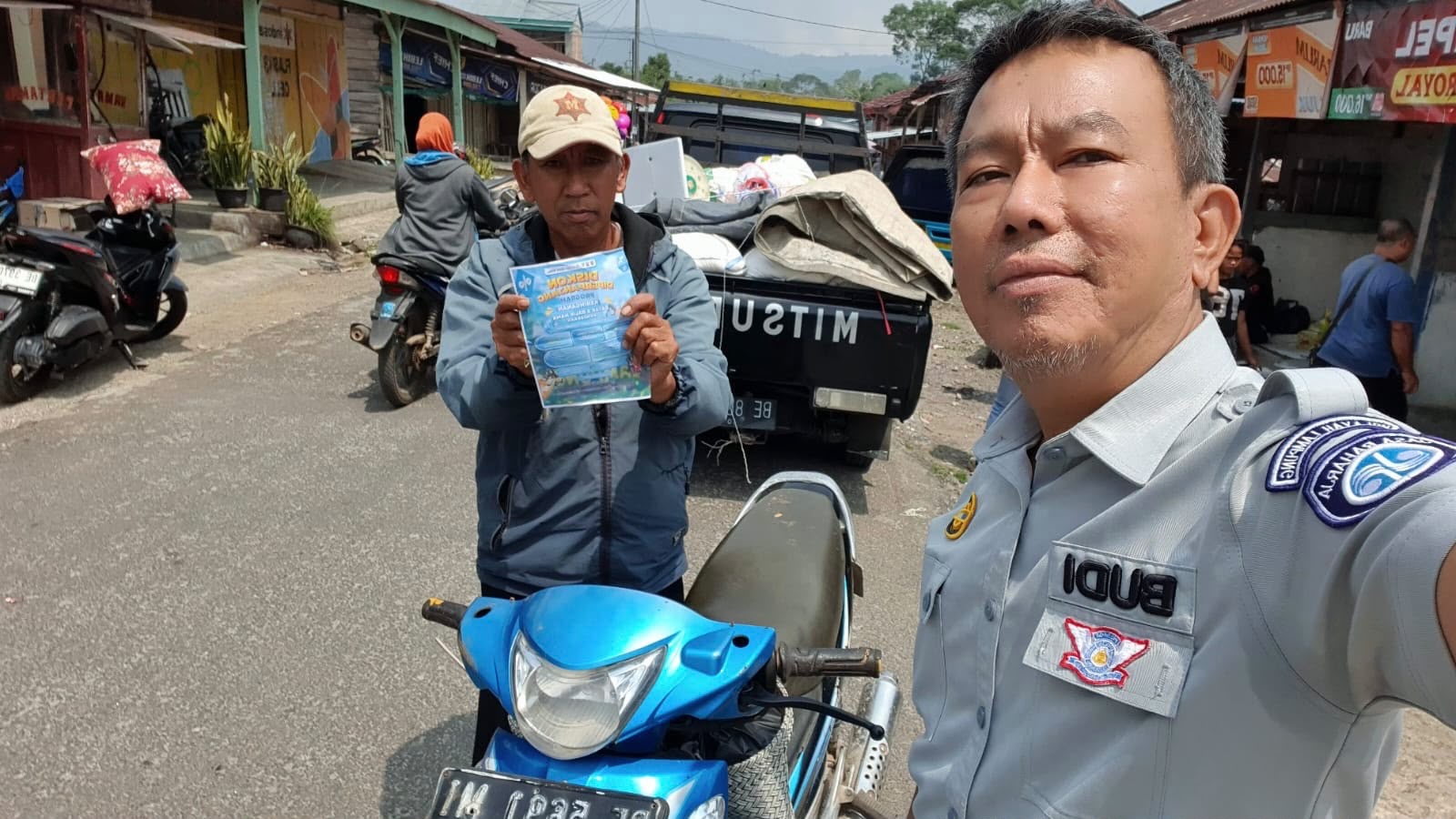 Sasar Pusat Aktivitas Masyarakat, Samsat Liwa Sosialisasikan Program Keringanan Pajak Kendaraan