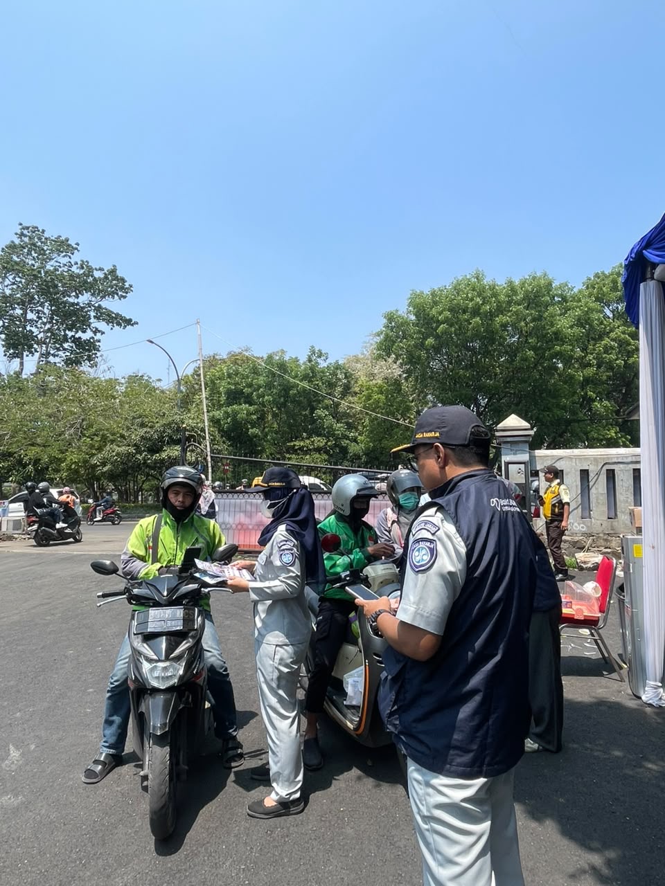 Jasa Raharja Bandung Hadirkan Layanan Kesehatan Gratis dan Kampanye Keselamatan Berlalu Lintas di Operasi Gabungan PKB dan SW Samsat Kawaluyaan