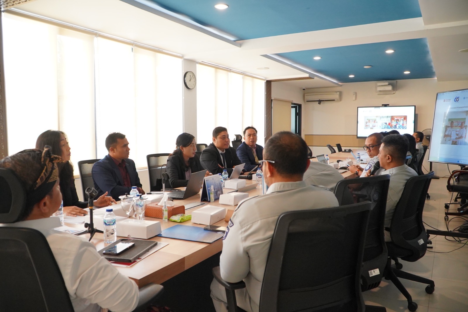 Menilik Peran CSR BUMN, Arya Wedakarna dan Tim Penilai Kunjungi Jasa Raharja Bali